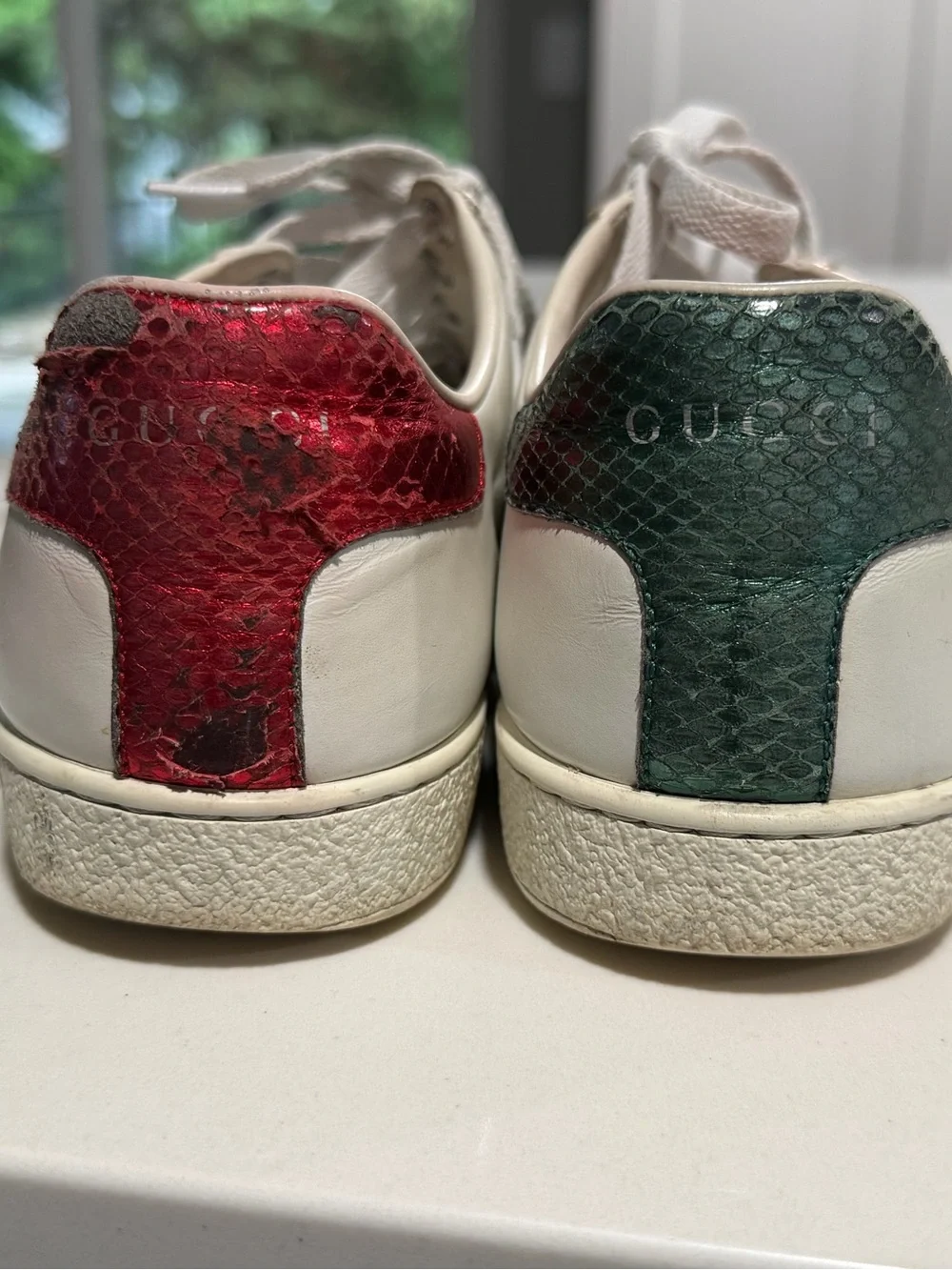 Gucci White Leather Low-Top Sneakers with Green & Red Stripe